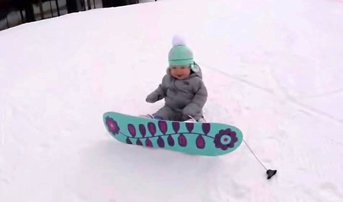 Su primer descenso sobre la nieve