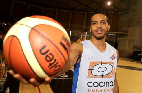 Alfredo Ott, en el entrenamiento de ayer en el Palacio. :: juan Marín