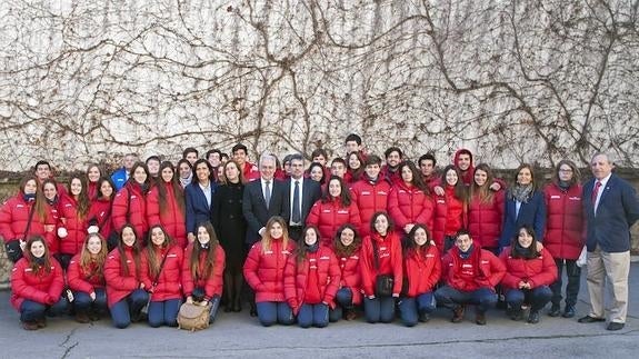 Grupo de chilenos que visitan La Rioja. 