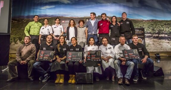 Los participantes en la final (diez  locales de toda La Rioja), se hicieron  una foto de familia al terminar la  jornada en Riojafórum. :: justo rodríguez