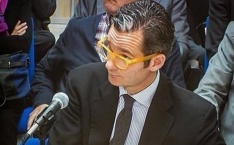 Iñaki Urdangarín con sus gafas amarillas. 