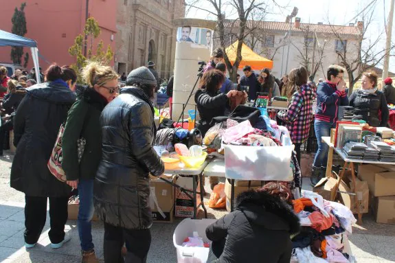 Cada segundo domingo de mes el ambiente está asegurado en el rastro. :: m.f.