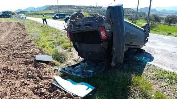 Un herido en el vuelco de un turismo en Ventas Blancas