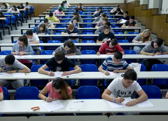 Alumnos de Bachillerato en uno de los exámenes de la PAU. 