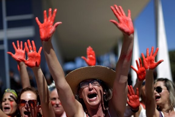 Protesta en Brasilia contra la violencia hacia las mujeres. :: Ueslei Marcelino /  reuters