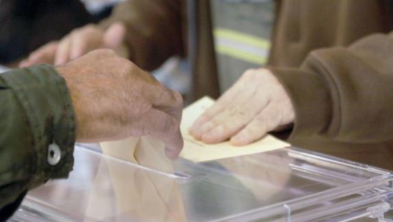 Los candidatos del PP abrieron la campaña electoral en el parque Felipe VI. :: Fernando díaz