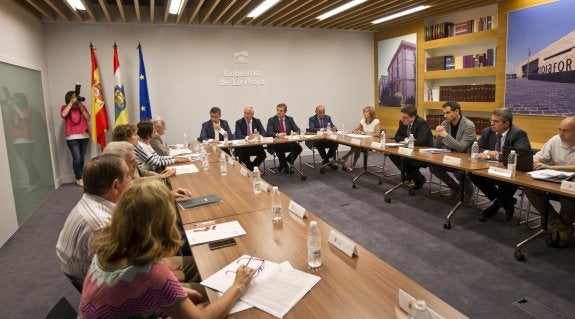 Ceniceros presidió la mesa de coordinación para la acogida de refugiados. :: justo rodríguez