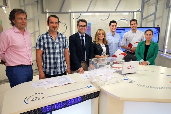 Armas, Garrido, Merino, Torrecilla, Díaz, Santamaría y Rodríguez, en el sorteo de los turnos. :: juan marín