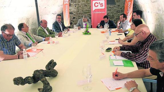 Garicano y De la Torre, en la reunión de ayer en Logroño. 