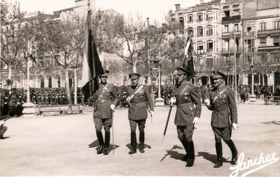 Soldados en  El Espolón en 1945