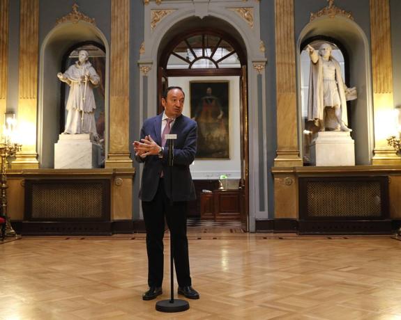 Sanz, en una rueda de prensa este martes en el Senado