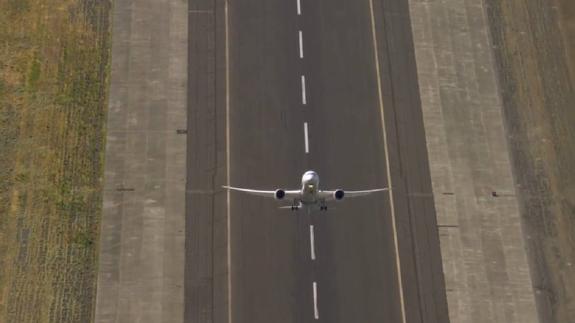 El Boeing 787-9 despega en vertical