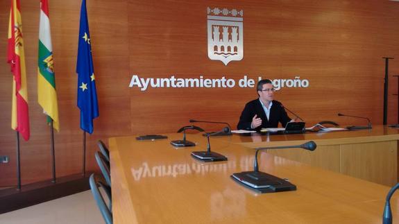 San Martín en la sala de prensa del Ayuntamiento