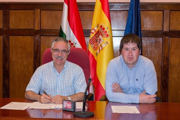 Agustín García Metola y Javier Ruiz, ayer. :: albo
