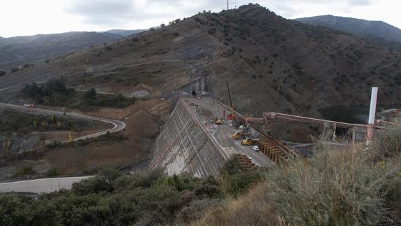 Obras en la presa de Enciso en octubre de 2015