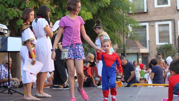 Los niños anticiparon la fiesta en Alfaro. 