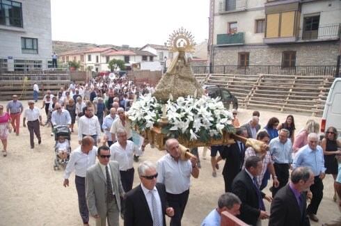 Procesión de la Virgen del Villar, ayer en Igea. :: s.s.j.