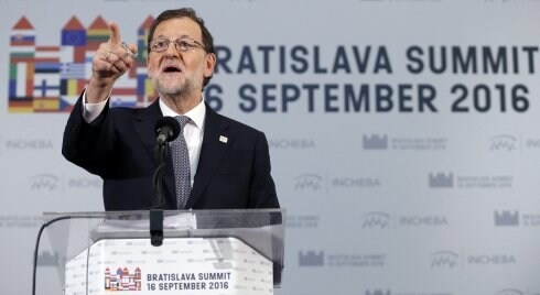 Rajoy comparece tras la cumbre de la Unión Europea de ayer en Bratislava. :: mariscal / efe