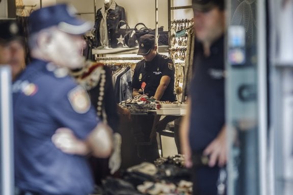 La Agencia Tributaria registra la tienda 'Gusta' por un presunto fraude fiscal