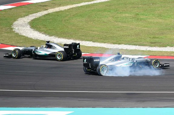 Rosberg pierde el control de
su monoplaza tras su
incidente con Vettel.
:: Mohd Rasfan /AFP
