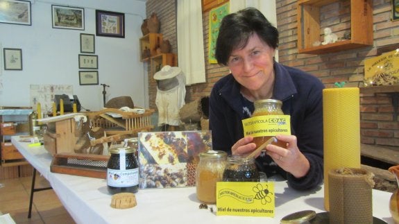 Raquel Ortega reclama un etiquetado transparente desde su centro elaborador en El Rasillo. :: p.h.