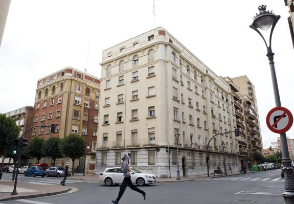 Los dos bloques, en Duquesa de la Victoria y Padre Claret, a la espera de proyecto para un nuevo residencial.