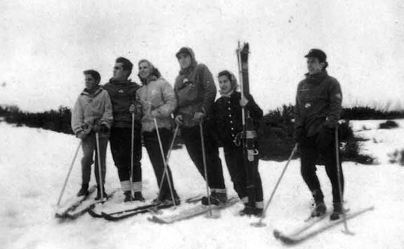 Alumnos del SEU esquiando en Piqueras