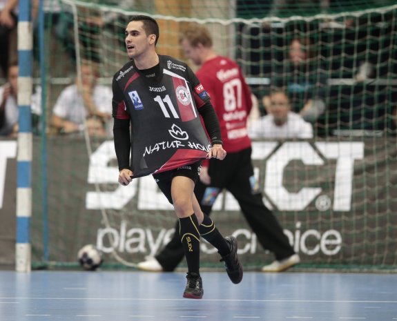 Pablo Cacheda celebra un gol ante el Elverum, el domingo pasado. :: efe