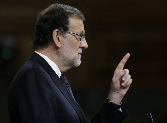 Mariano Rajoy, en un momento de sus intervenciones durante la segunda jornada del debate de investidura. 