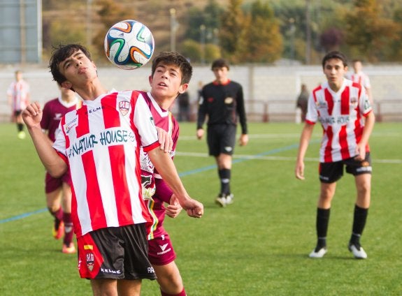 Un partido entre la Unión Deportiva Logroñés y la Escuela de Fútbol.  :: fernando díaz