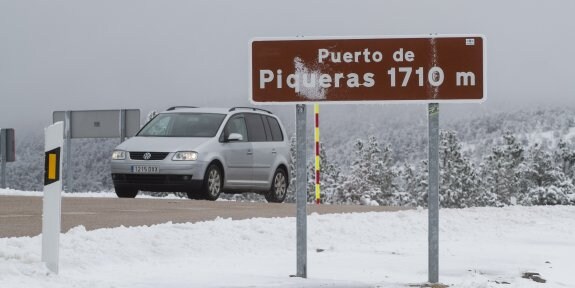 El Puerto de Piqueras, en la primera nevada del invierno.