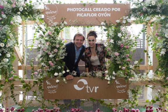 Quique Martínez Armas, director de TVR, con Cristina Rodríguez.