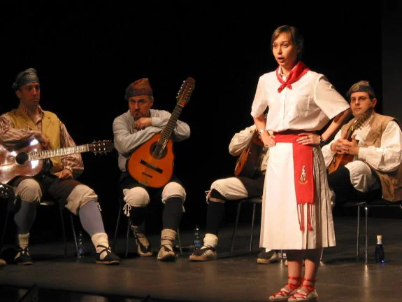 Amigos de la Jota actúan mañana sábado en la sala Florida. ::