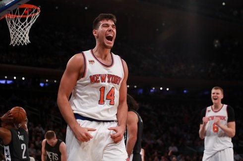 Willy Hernangómez festeja una de sus canastas con los Knicks. :: efe