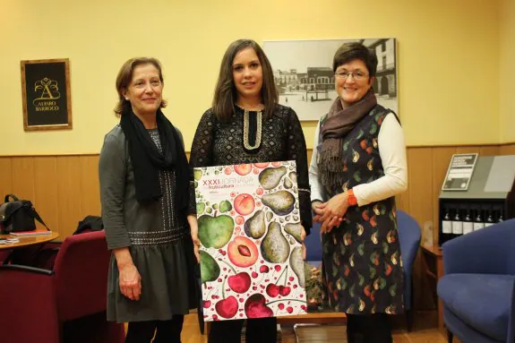 Eunate Blázquez, junto a la edil de Agricultura y la alcaldesa. :: 