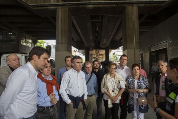 Participantes en las jornadas, durante su visita al metro de Medellín. :: e. vanegas (el colombiano)
