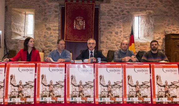 Beatriz Salas, José María Ochoa, Agustín García Metola, Jesús Ochoa y José Ramón Alonso, ayer en la presentación de las ferias. :: 