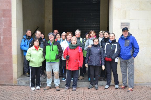 Los participantes de la marcha de ayer. :: 