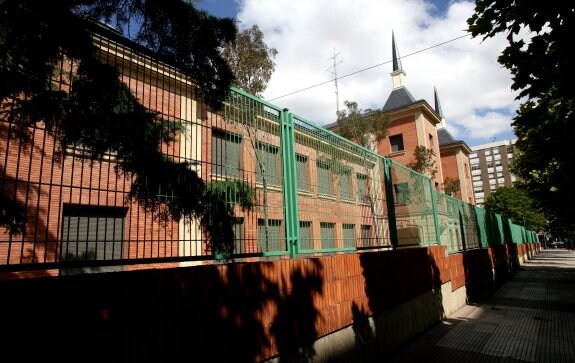 Fachada del colegio Vuelo Madrid Manila, uno de los centros ubicados en Logroño, que busca nuevo                                       director. 