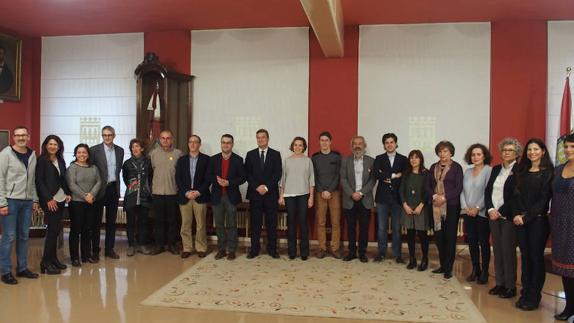 Representantes institucionales que han participado en la lectura de la Declaración Universal de Derechos Humanos de la ONU. 