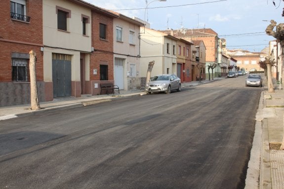 Las actuaciones del asfaltado llegan a varias calles próximas a la avenida de Zaragoza. :: 