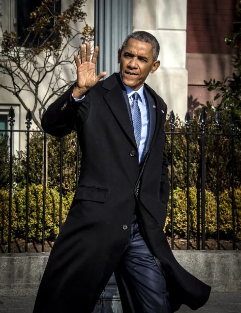 Barack Obama saluda a los periodistas a su regreso a la Casa Blanca tras la Navidad. :: Ron Sachs / efe