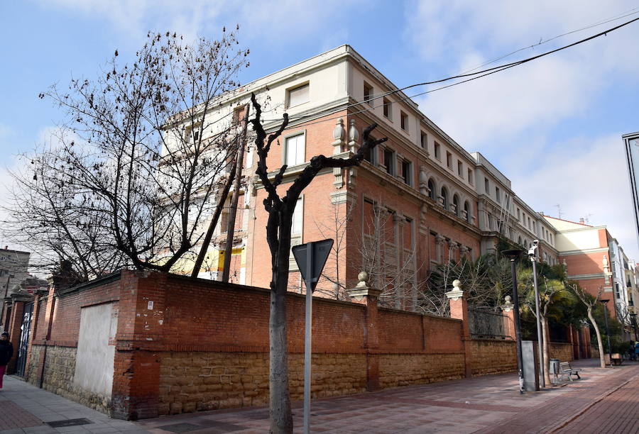 Fachada de Maristas en Calvo Sotelo. 