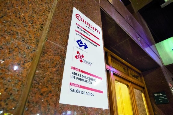 Edificio de la Cámara de Comercio e Industria de La Rioja, en la Gran Vía de Logroño. :: justo rodríguez
