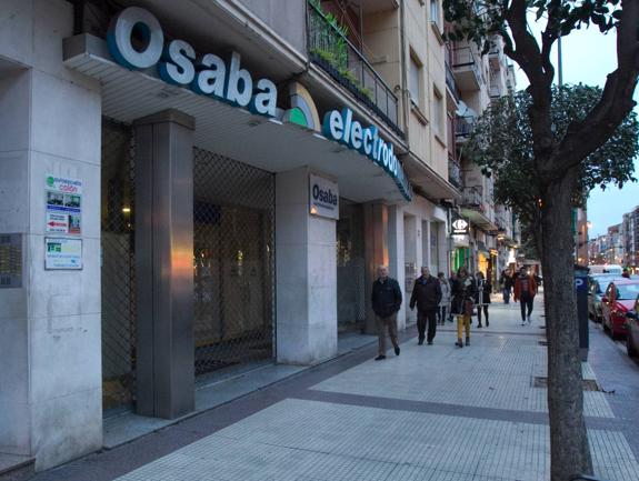 Uvesco trabaja en la apertura de un BM en avenida de Colón. Finalmente, será en los números 26 y 28 de avenida de Colón, donde se ubicaba Osaba Electrodomésticos. Grupo Uvesco, que abrió en Logroño su primer supermercado el pasado octubre en República Argentina, sigue con sus planes de expansión. Otra superficie con 800 metros de sala de ventas para septiembre. :: d. u.