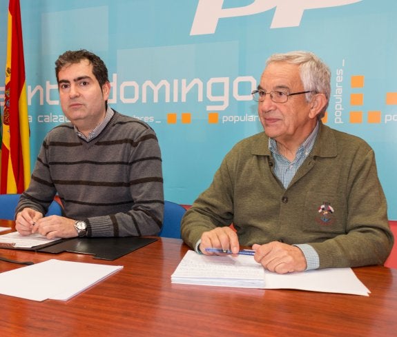 David Mena y Javier Azpeitia, ayer en la rueda de prensa. :: albo