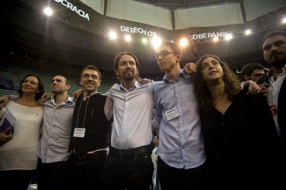 Carolina Bescansa, Luis Alegre, Juan Carlos Monedero, Pablo Iglesias e Íñigo Errejón, en 2014. :: r. c.