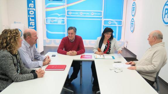 Reunión del colectivo de Pensionistas y Jubilados de UGT con responsables del PP. 