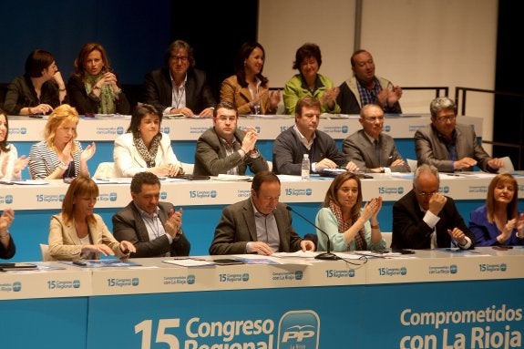 Mesa presidencial del último congreso celebrado por el PP de La Rioja, en el año 2012, en Riojafórum. :: juan marín