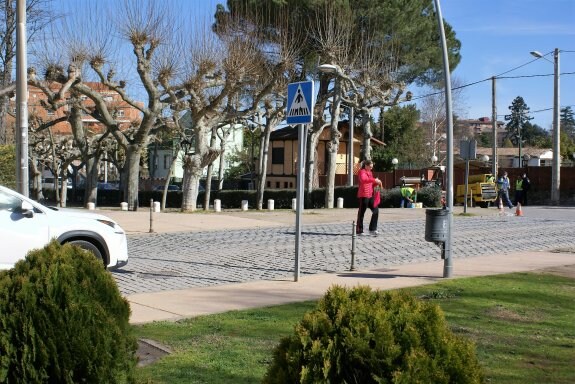 Zona sujeta a mejoras en el acceso a las piscinas. 